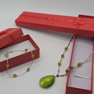 Avon Nina Ricci Green Apple Station Necklace Cats Eye Beaded Teardrop Pendant